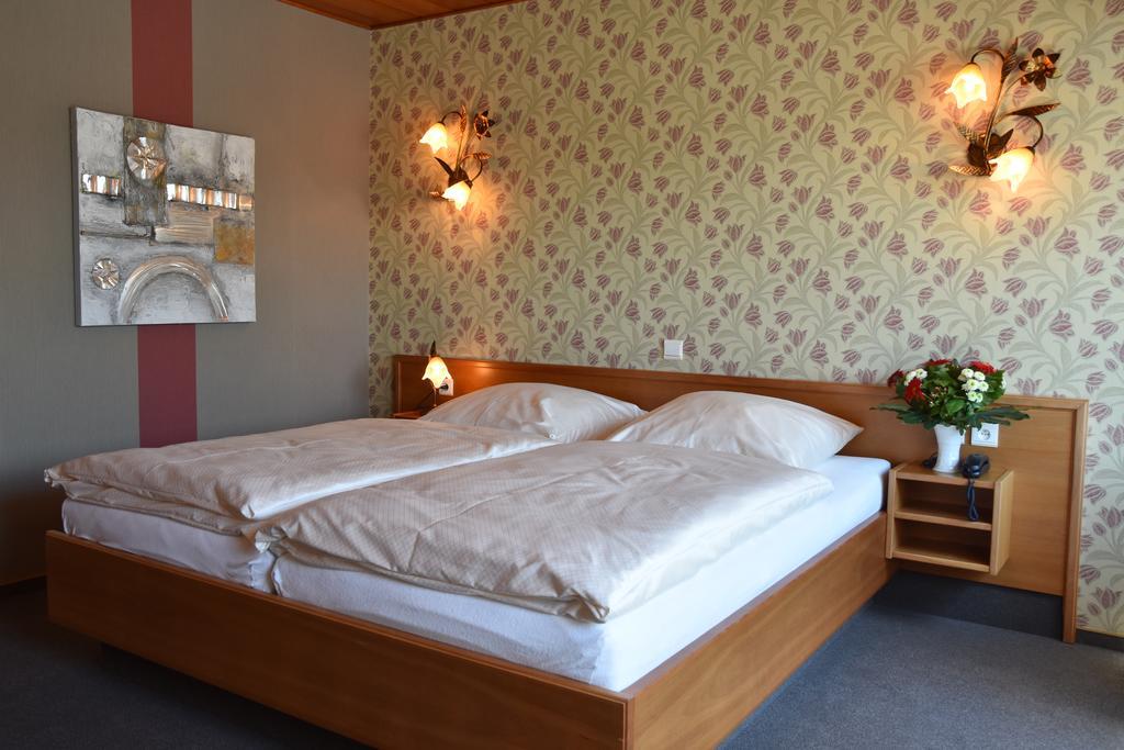 Hotel Haus Tiefenbach Бюланж Екстериор снимка
